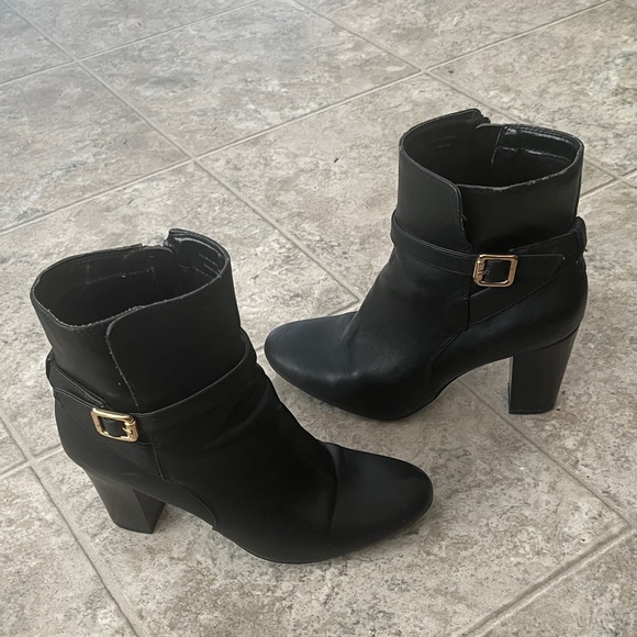 Sleek Black Ankle Boots for Women - Picture 2 of 6